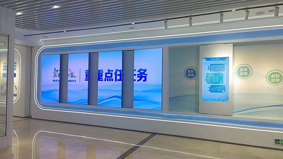 呼和浩特某科技展厅采用1.53开合屏+滑轨屏方案，共计25平方-2.jpg